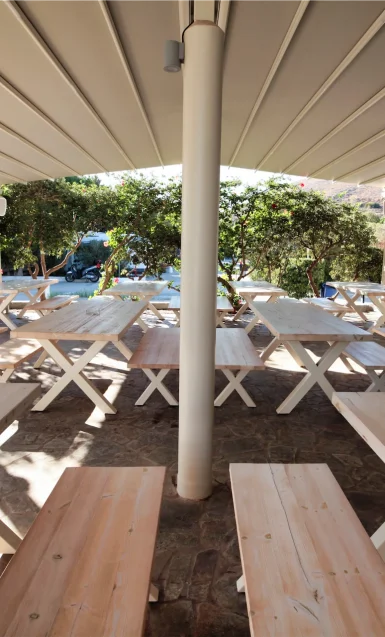 Εστιατόριο τραπέζια